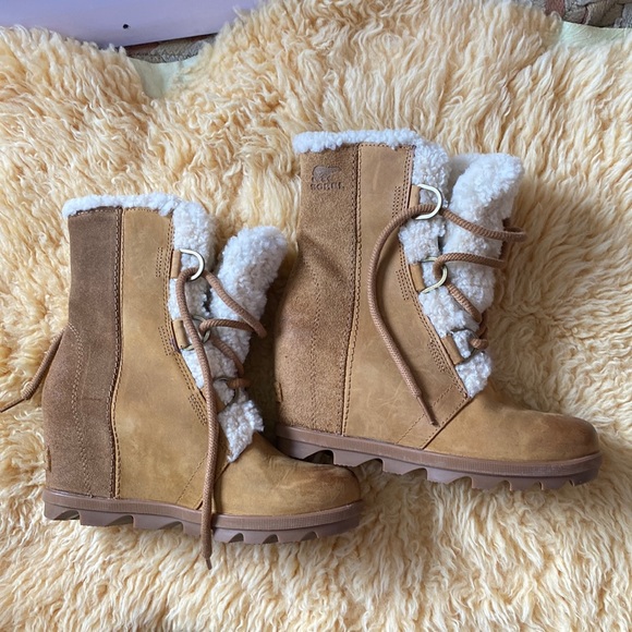 Like new Sorels - Picture 1 of 11